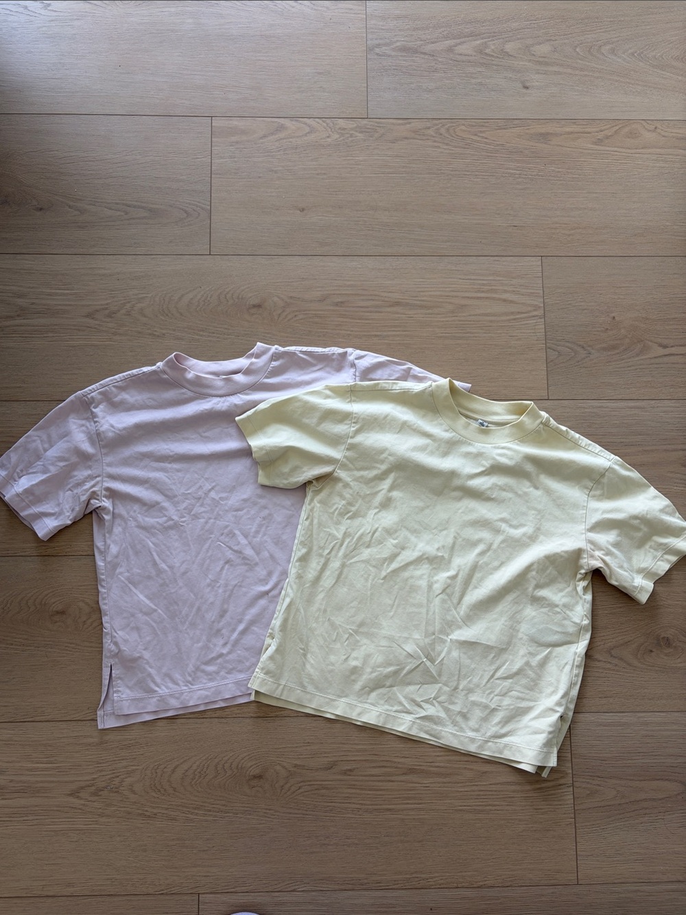 2 Pack! Uniqlo Airism Short Sleeve Tees in Pale Yellow and Light Pink